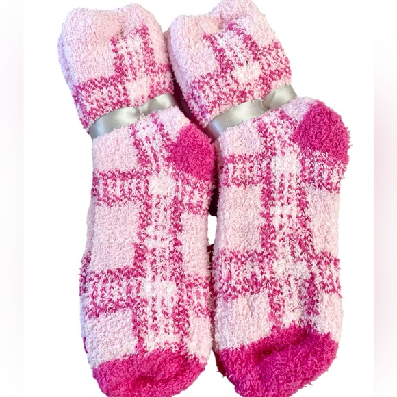 🍓🍓6 Pair Ladies Fuzzy Socks - Picture 3 of 5
